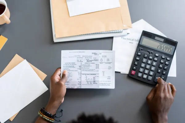 making-calculations-while-examining-bills-2025-03-14-16-47-18-utc1-684df4abbef88